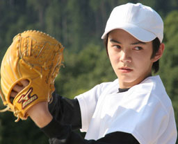 林遣都さんは2007年の17歳の時に、映画『バッテリー』で俳優デビューします。オーディションで選ばれ、デビュー作でいきなりの主演でした。