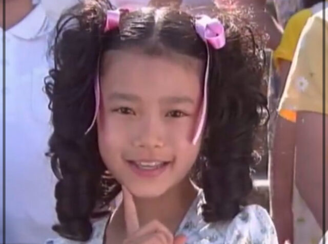 杉咲花さんは、”梶浦花”時代にもドラマ等のメディアに出演しています。子役デビュー作は2007年の『まるまるちびまるこちゃん』です。
