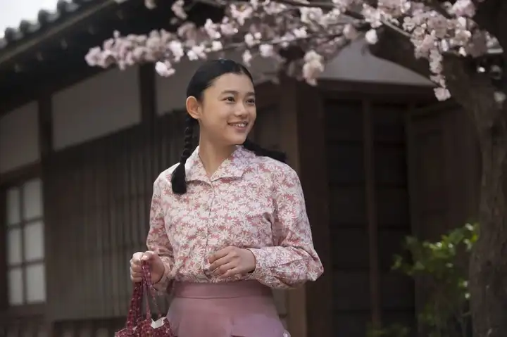 杉咲花さんは2016年の18歳の時には朝の連続テレビ小説『とと姉ちゃん』に出演。ヒロインの妹役を演じます。