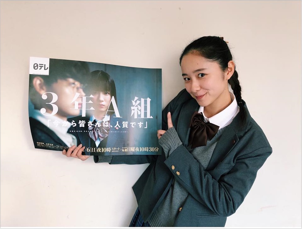 話題となった社会派ドラマ『3年A組-今から皆さんは、人質です-』(2019年1月期)では勝気な高校3年生役を演じた堀田真由さん