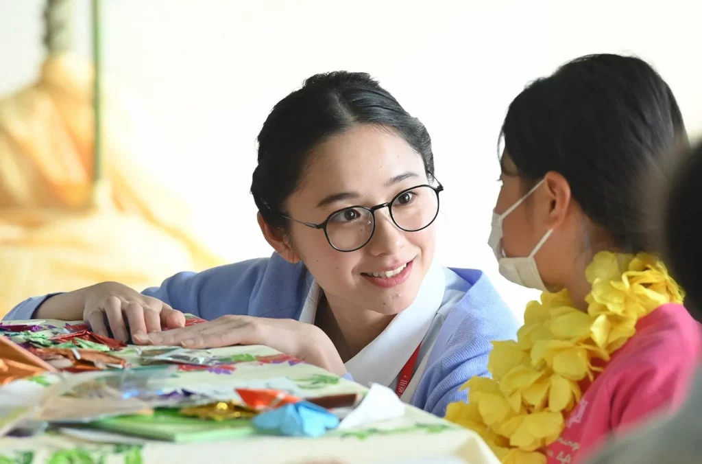 『恋は続くよどこまでも』(2020年1月期)では新人看護師役を演じた堀田真由さん